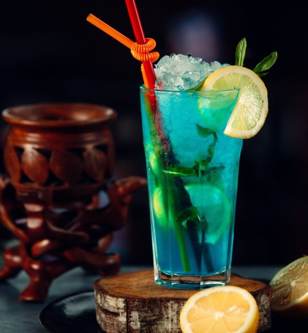 blue-iced-cocktail-with-lemon-slice-min